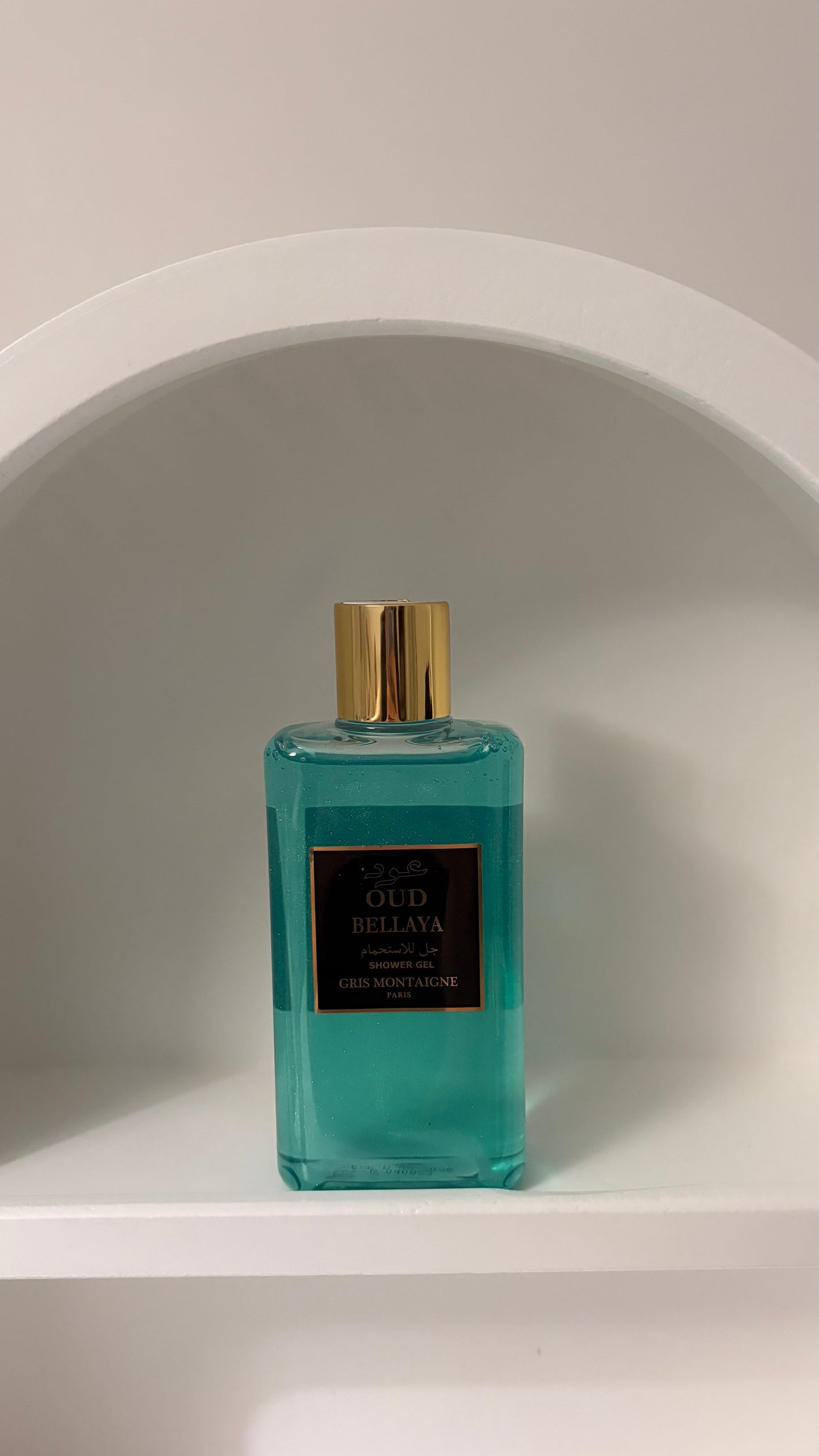 Gel douche oud belaya 300ml Note de tête :
accords principaux
épicé frais
aromatique
Note de coeur :
Fleur d’oranger
poudré
musqué
Note de fond :
fleurs blanches
vanille
amande